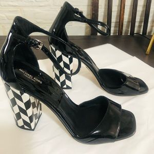 Michael Kors  Collection Patent Leather Sandals Chekered Heel Ankle Strap 9M 🌷